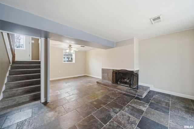 5825 N MAR VISTA Drive, Peoria, IL 61614