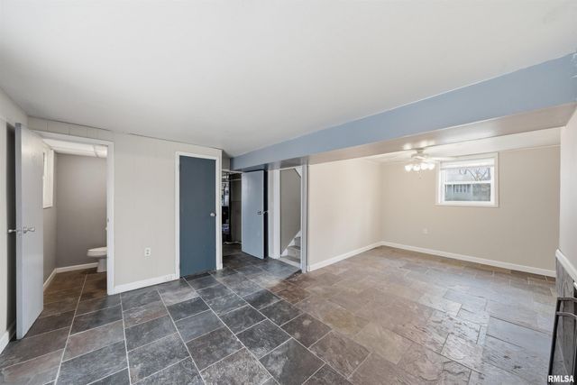 5825 N MAR VISTA Drive, Peoria, IL 61614