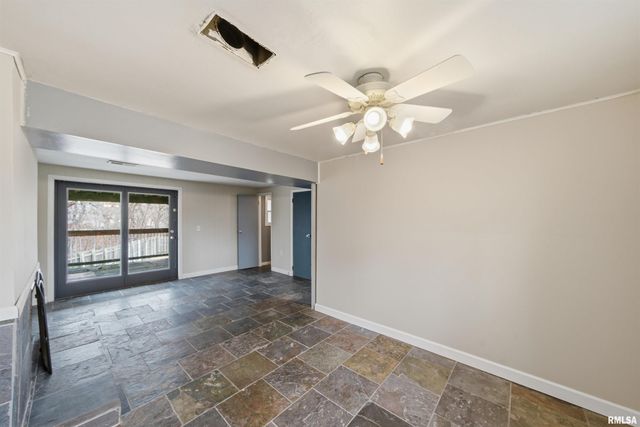 5825 N MAR VISTA Drive, Peoria, IL 61614