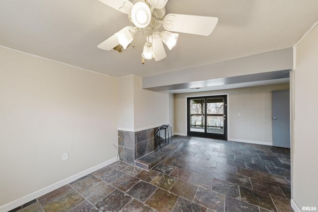 5825 N MAR VISTA Drive, Peoria, IL 61614