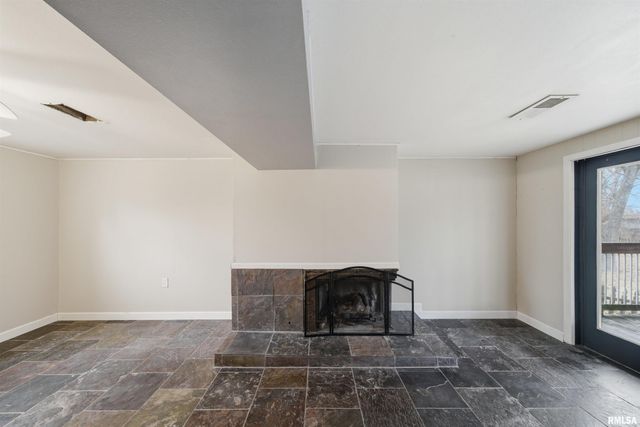 5825 N MAR VISTA Drive, Peoria, IL 61614