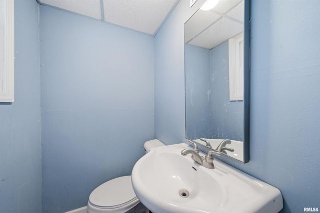 5825 N MAR VISTA Drive, Peoria, IL 61614