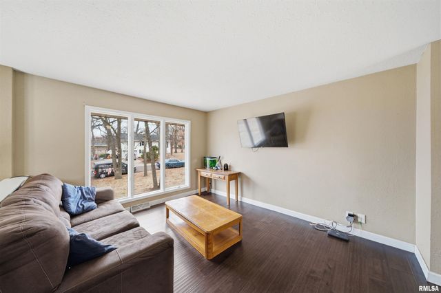 5825 N MAR VISTA Drive, Peoria, IL 61614