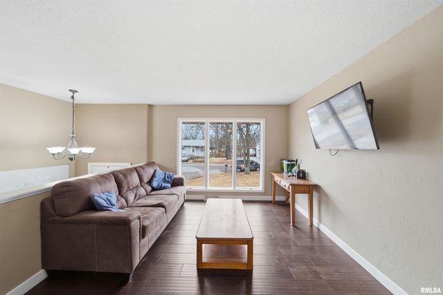 5825 N MAR VISTA Drive, Peoria, IL 61614