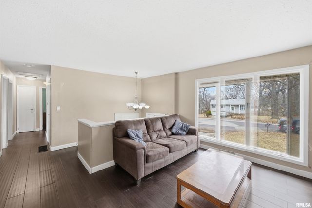 5825 N MAR VISTA Drive, Peoria, IL 61614