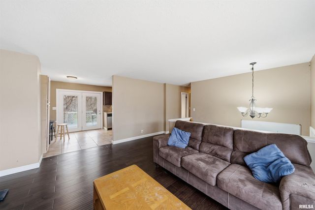 5825 N MAR VISTA Drive, Peoria, IL 61614