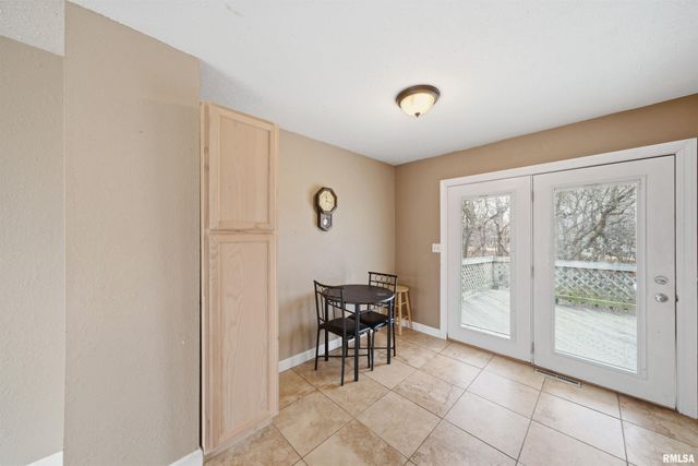 5825 N MAR VISTA Drive, Peoria, IL 61614