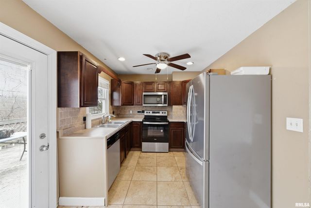 5825 N MAR VISTA Drive, Peoria, IL 61614