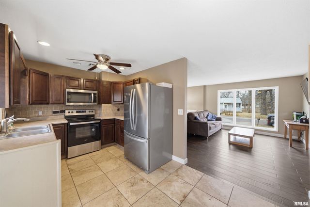 5825 N MAR VISTA Drive, Peoria, IL 61614