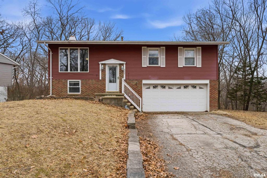 5825 N MAR VISTA Drive, Peoria, IL 61614