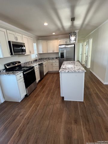 516 Schleicher, Karnes City, TX 78118