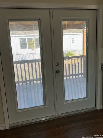 516 Schleicher, Karnes City, TX 78118