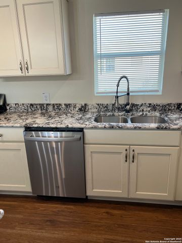 516 Schleicher, Karnes City, TX 78118