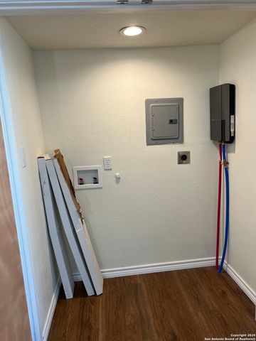 516 Schleicher, Karnes City, TX 78118