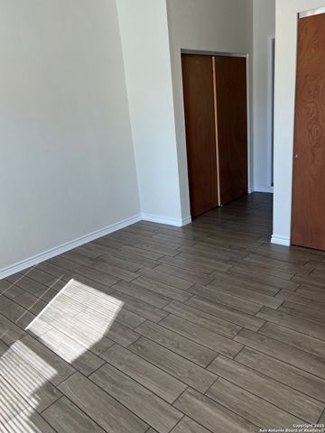 516 Schleicher, Karnes City, TX 78118