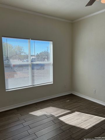 516 Schleicher, Karnes City, TX 78118