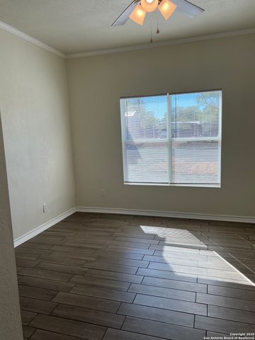 516 Schleicher, Karnes City, TX 78118