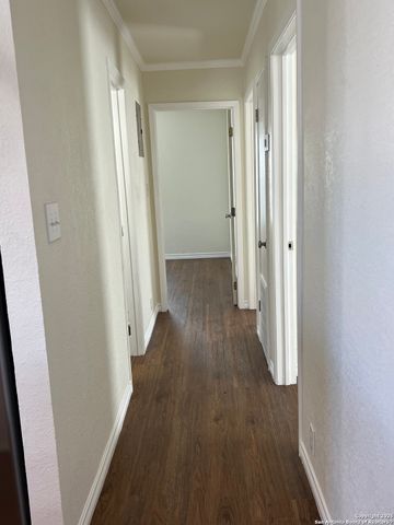 516 Schleicher, Karnes City, TX 78118