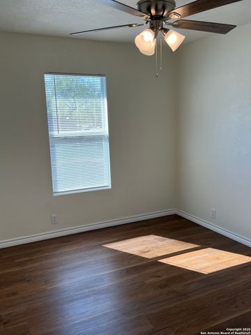 516 Schleicher, Karnes City, TX 78118