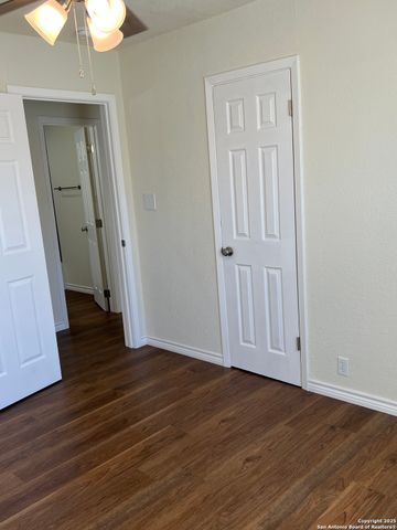 516 Schleicher, Karnes City, TX 78118