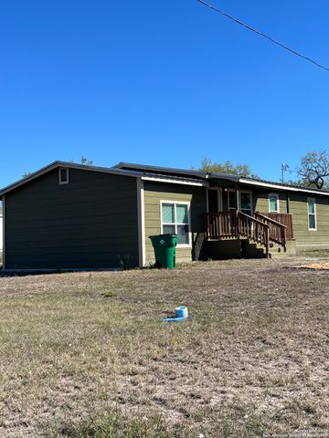 516 Schleicher, Karnes City, TX 78118