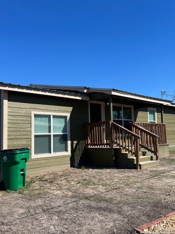 516 Schleicher, Karnes City, TX 78118