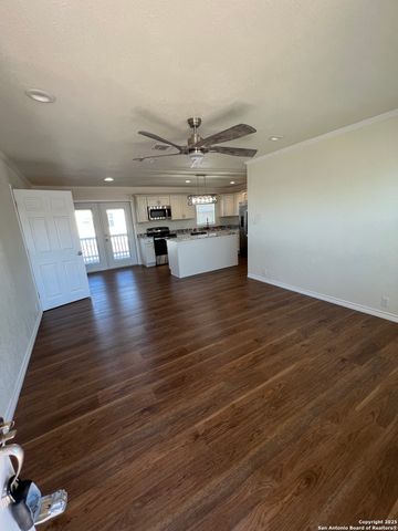 516 Schleicher, Karnes City, TX 78118