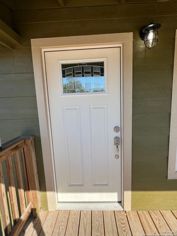 516 Schleicher, Karnes City, TX 78118