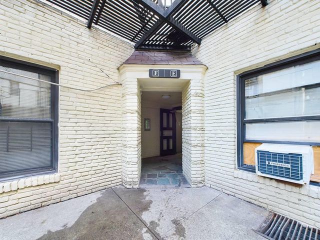 21-58 35 street 1E, Astoria, NY 11105
