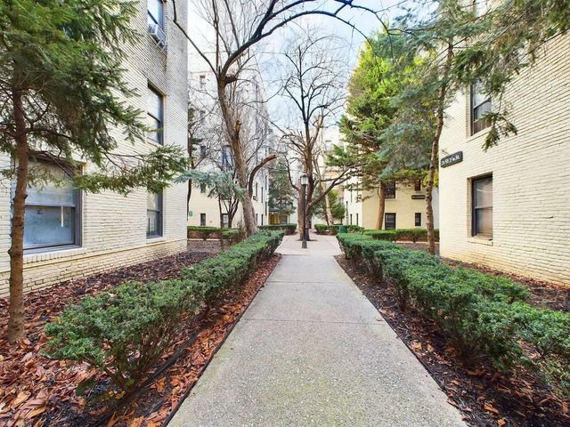 21-58 35 street 1E, Astoria, NY 11105