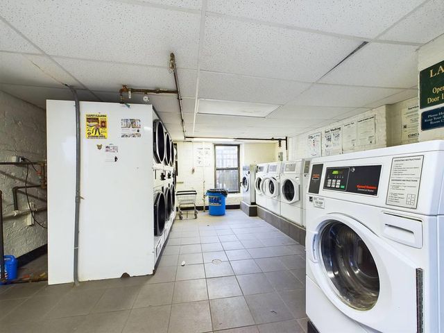21-58 35 street 1E, Astoria, NY 11105