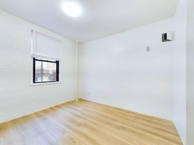 21-58 35 street 1E, Astoria, NY 11105