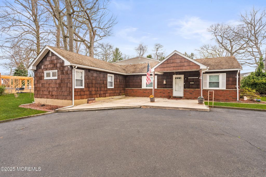 456 Harnell Avenue, Oakhurst, NJ 07755