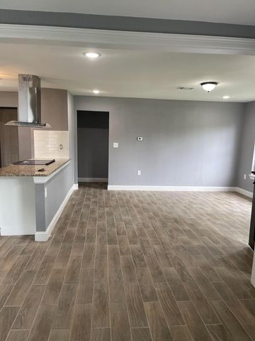 919 Foster Avenue, Pasadena, TX 77506