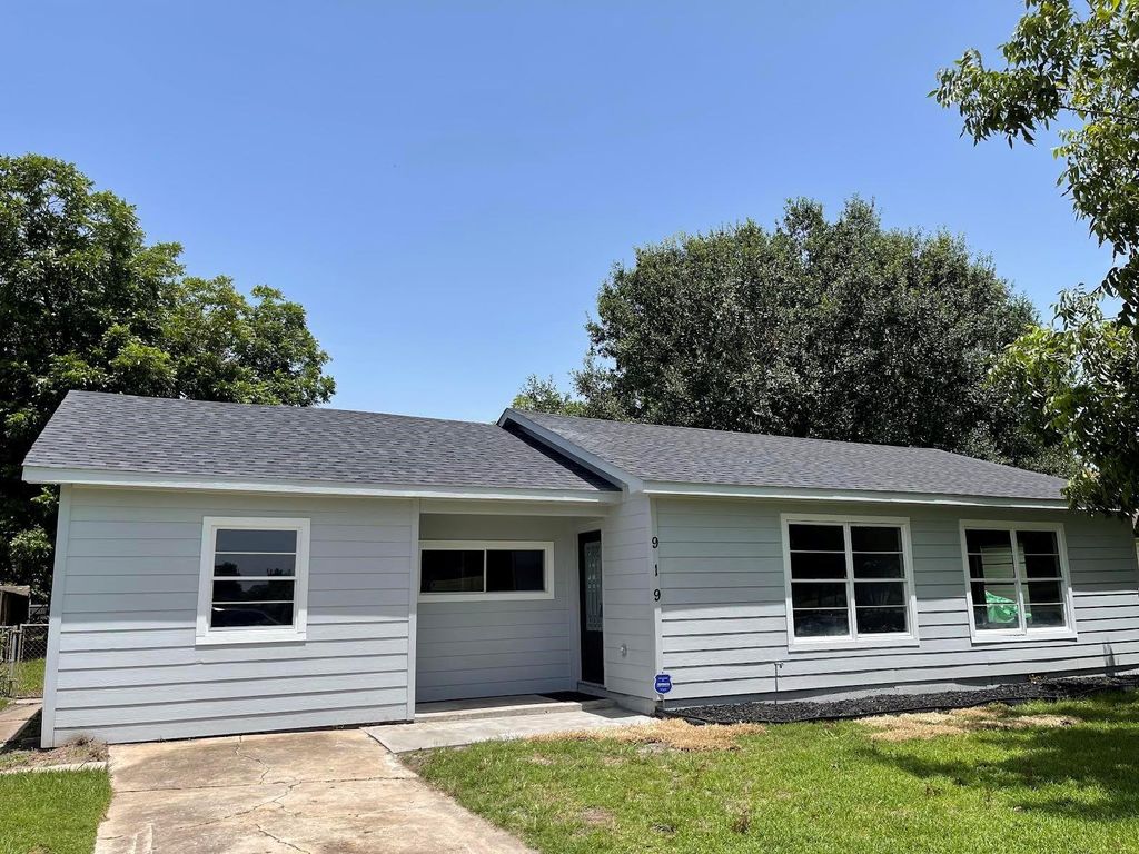 919 Foster Avenue, Pasadena, TX 77506