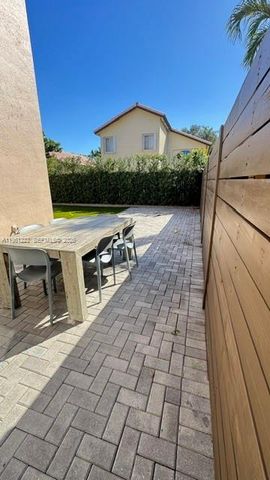 11340 NW 52nd Ln, Doral, FL 33178