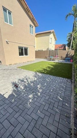 11340 NW 52nd Ln, Doral, FL 33178