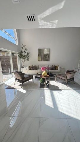 11340 NW 52nd Ln, Doral, FL 33178