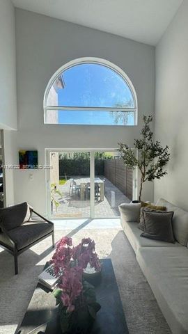 11340 NW 52nd Ln, Doral, FL 33178