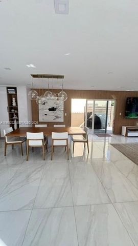 11340 NW 52nd Ln, Doral, FL 33178