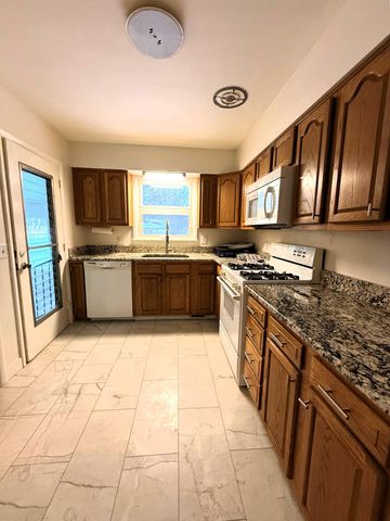 2415 Parchmount Avenue, Kalamazoo City, MI 49004