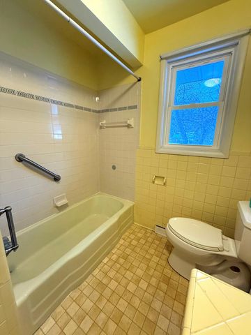 2415 Parchmount Avenue, Kalamazoo City, MI 49004