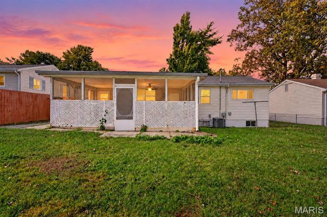 11 Montclair Court, Florissant, MO 63033