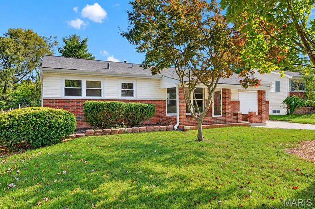 11 Montclair Court, Florissant, MO 63033