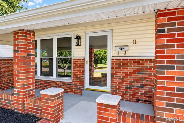 11 Montclair Court, Florissant, MO 63033