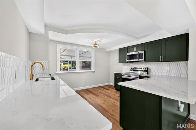 11 Montclair Court, Florissant, MO 63033