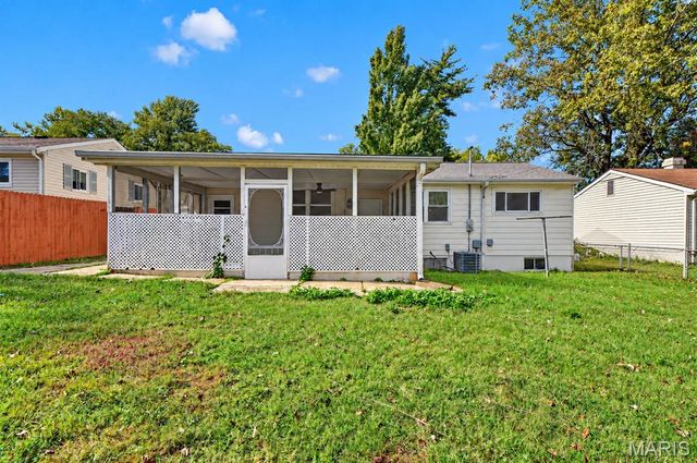 11 Montclair Court, Florissant, MO 63033