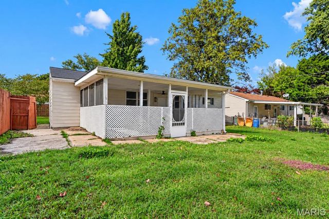 11 Montclair Court, Florissant, MO 63033