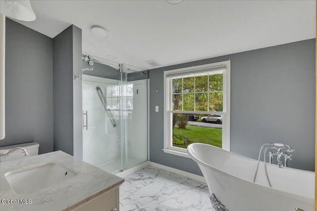 3 Alflo Circle, Glenville, NY 12302