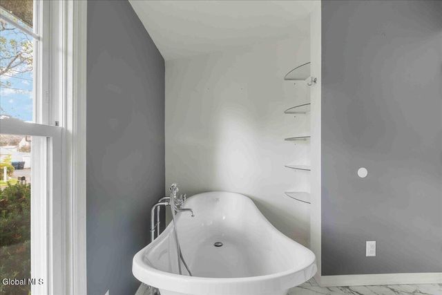 3 Alflo Circle, Glenville, NY 12302